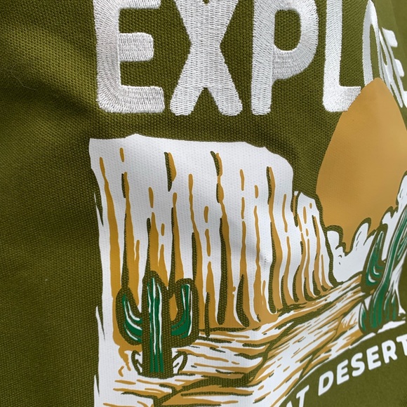 Green Canvas Tote Bag with Snap Closure - Picture 4 of 7